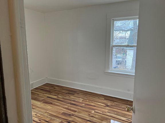 3rd image of 38 Roosevelt Ave
