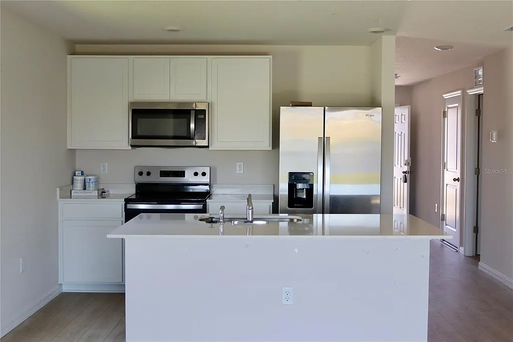 3 bed, 2.0 bath, 1223 sqft, $2,200 — Photo 2