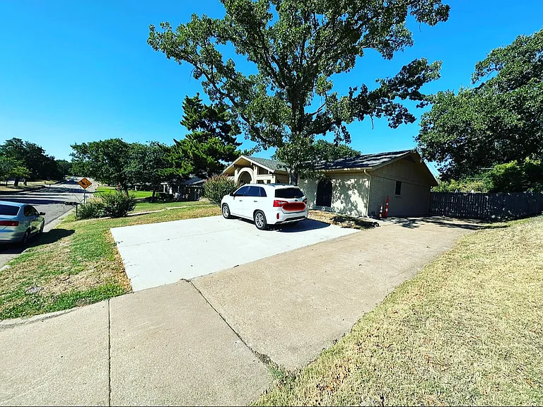 1321 Wade Dr — Photo 22