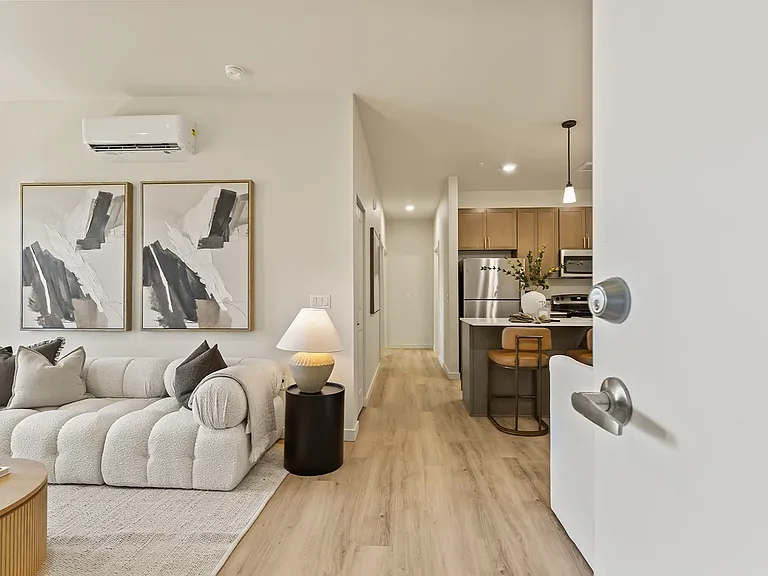 Jailen's Pointe Apartments — Photo 17