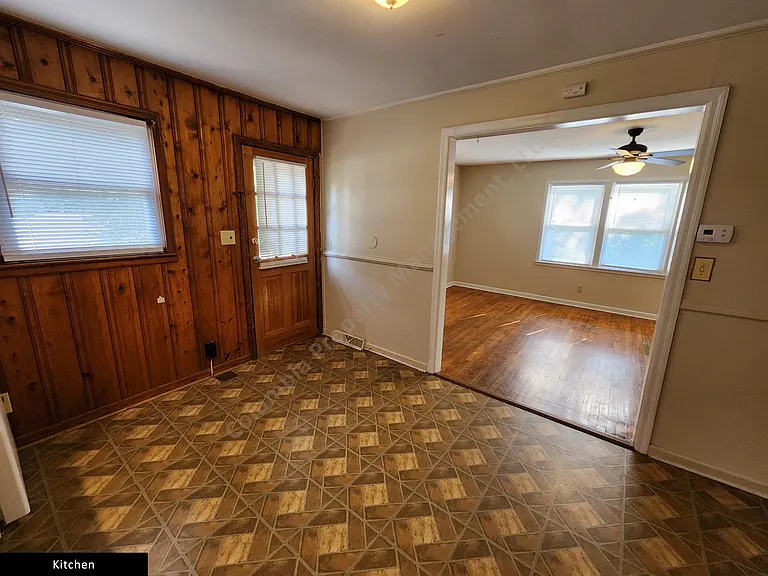 816 Howard St — Photo 10
