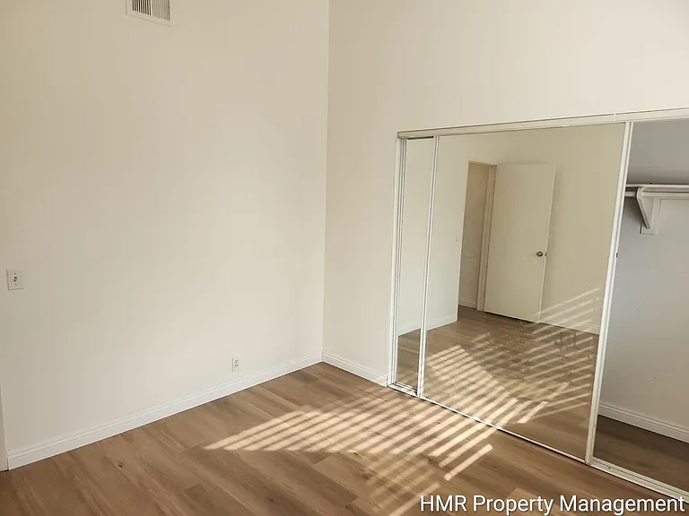 2216 Loggers Ln — Photo 6