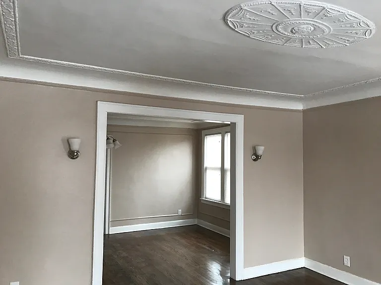 3235 W Grand St — Photo 5