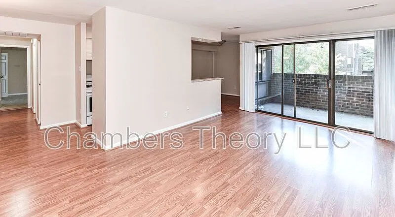 2 bed, 1.5 bath, 1070 sqft, $2,400 — Photo 3