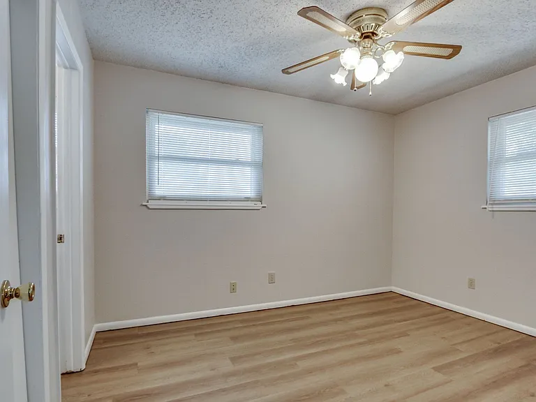 1805 Melody Dr — Photo 26
