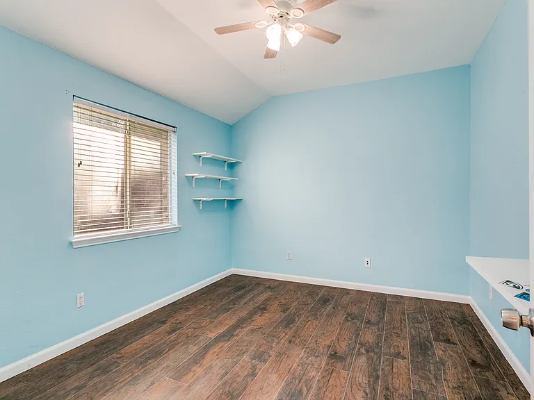 2408 Graystone Ln — Photo 14