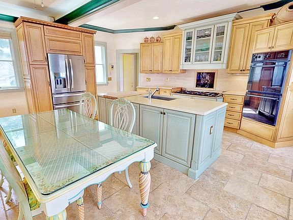 Main House: Kitchen
