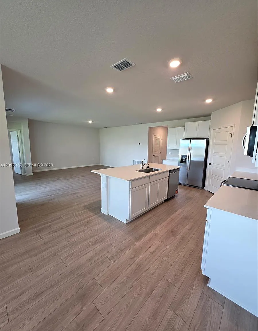 Sebastian Highlands Unit — Photo 3