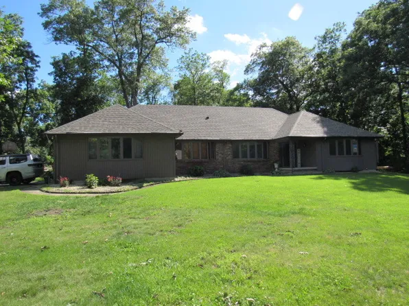 606 Mary Ln, Saint Anne, IL 60964