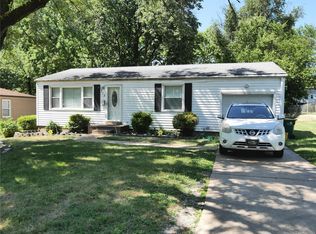 715 Science Hill Dr, Saint Louis, MO 63137