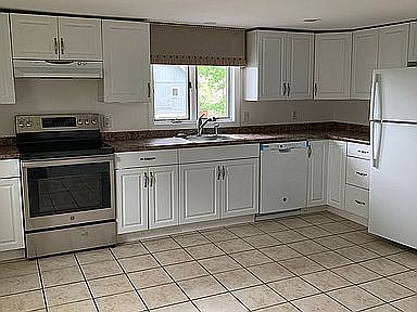 5th image of 1910B Maple Ct