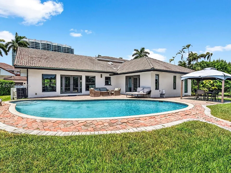 363 Center Island Dr