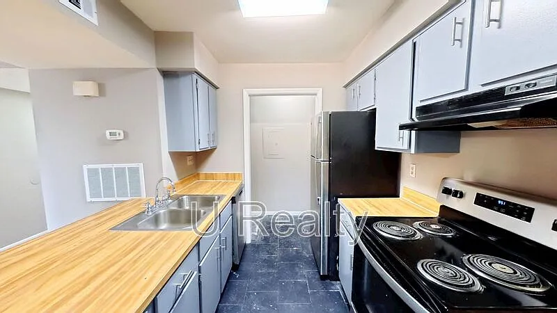 2 bed, 2.0 bath, 974 sqft, $1,395 — Photo 4