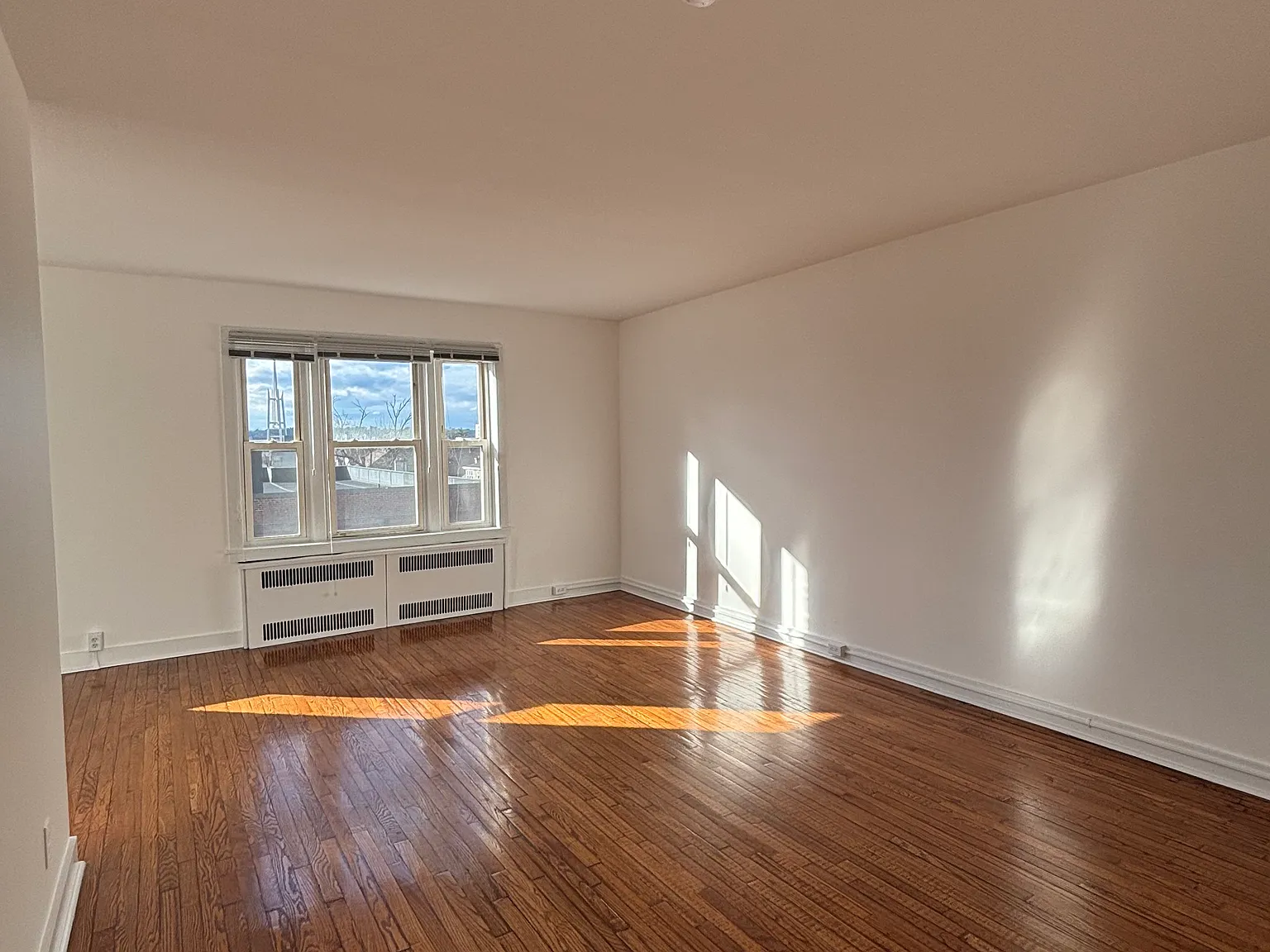 Studio, 680 sqft, $2,000 — Photo 2