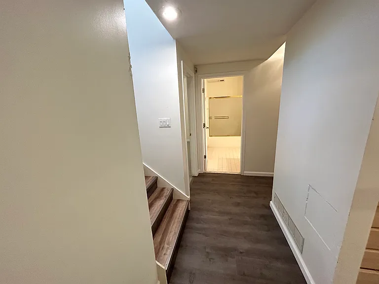 1135 E Saginaw St #1137 — Photo 11