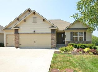 17900 Grey Hawke Rdg, Smithville, MO 64089