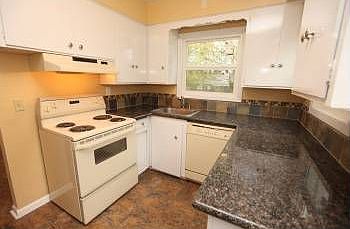 4th image of 2640 York St