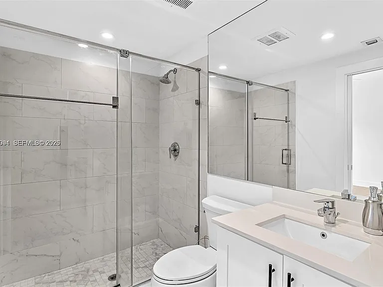 940 Michigan Ave #10 — Photo 12