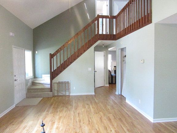 3rd image of 605 Greenwich Dr