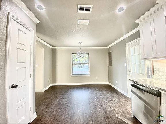 5th image of 2043 N Moore Ave