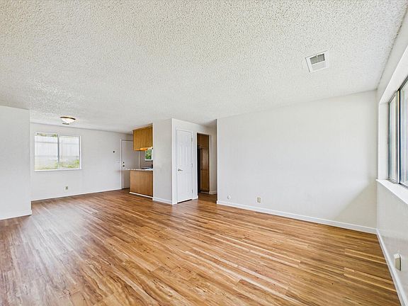 5th image of 2220 Wisteria Way
