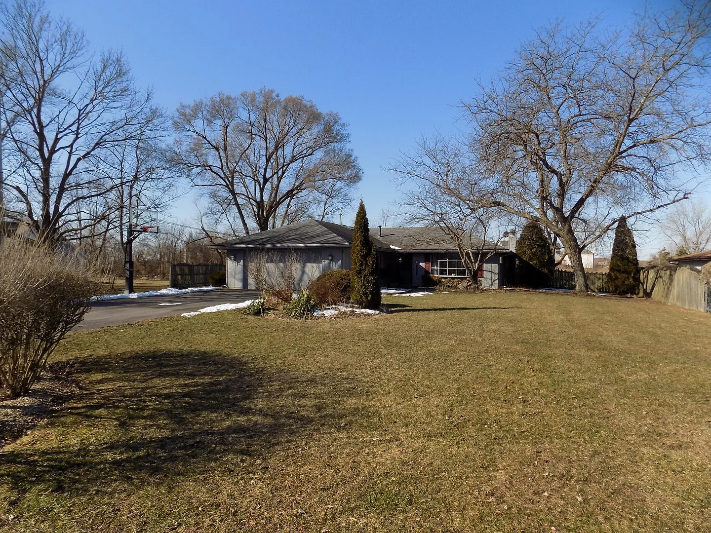 16526 S Howard St photo 1