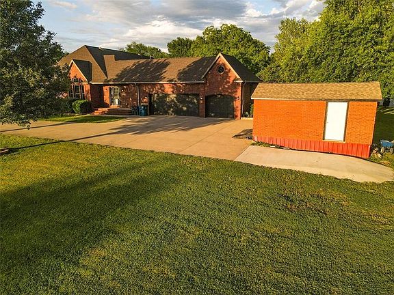 4th image of 1 Shamrock Dr