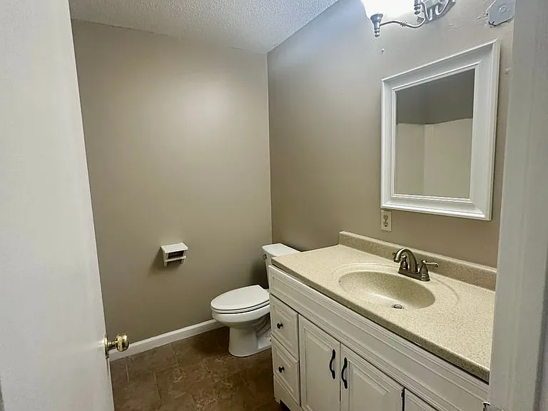 214 Lanier Dr — Photo 8