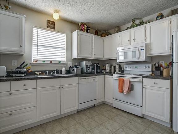 4th image of 9925 Lone Eagle Dr
