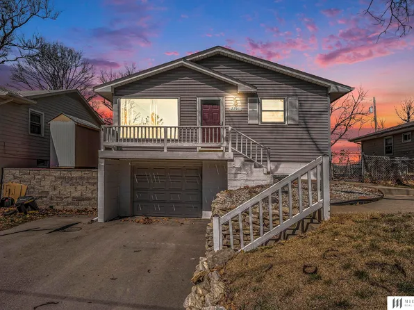 2214 Avenue B, Plattsmouth, NE 68048