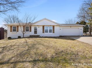 19 Gibraltar Dr NE, Rockford, MI 49341