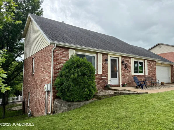 2411 Courtyard Dr, Jefferson City, MO 65109