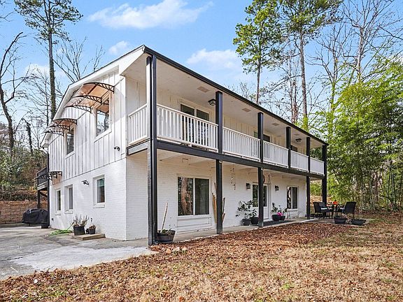 4th image of 3300 Fairhill Dr