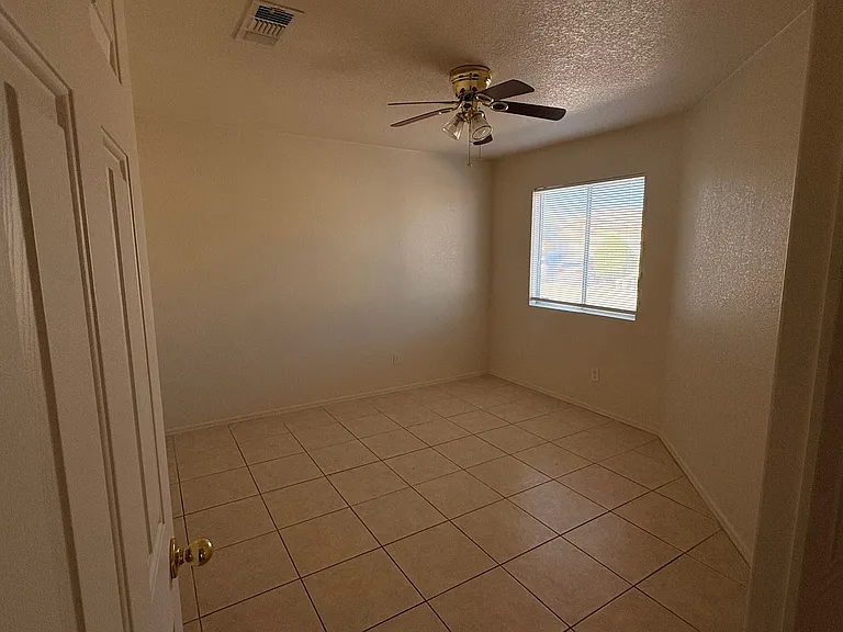 2133 W Roundwood Pl — Photo 12