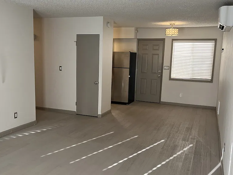 1611 SE Reedway St #1 — Photo 2