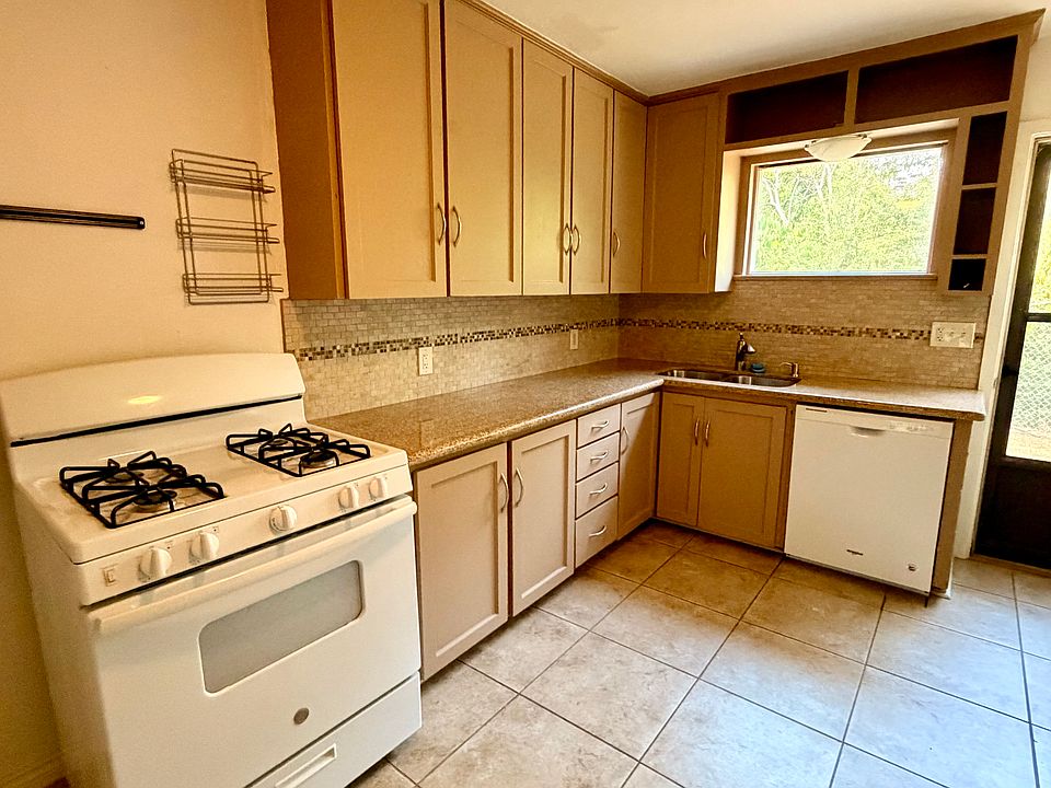 1st image of 1821 Mariposa Dr #2