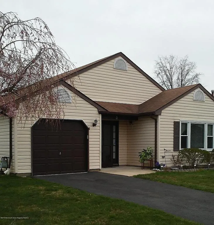 5 Woodchuck Ln photo 1