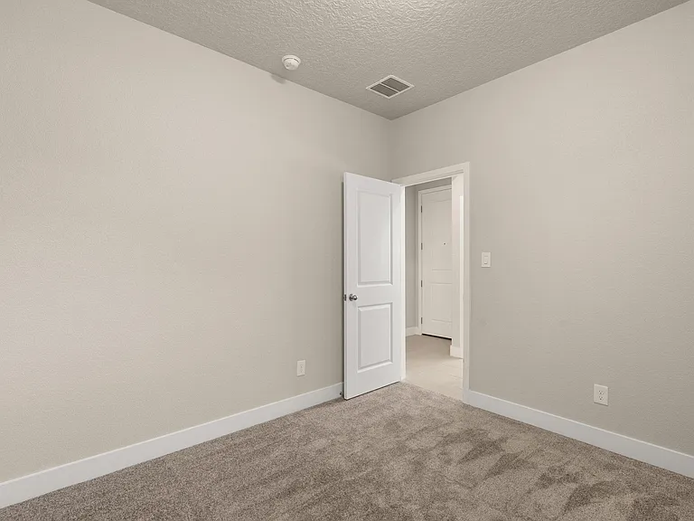 6801 Cleary Loop NE — Photo 17