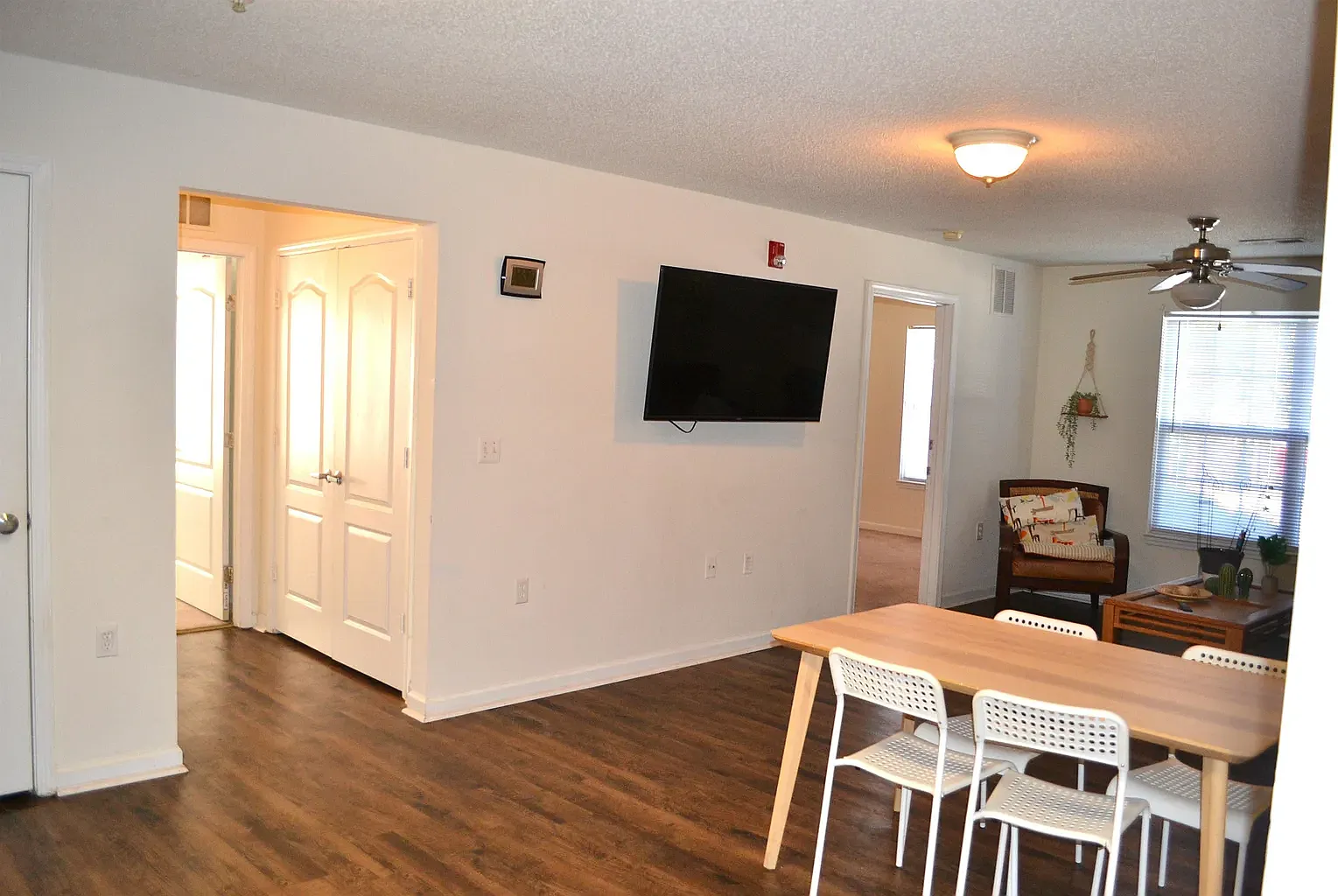 3 bed, 1264 sqft, $1,300 — Photo 2