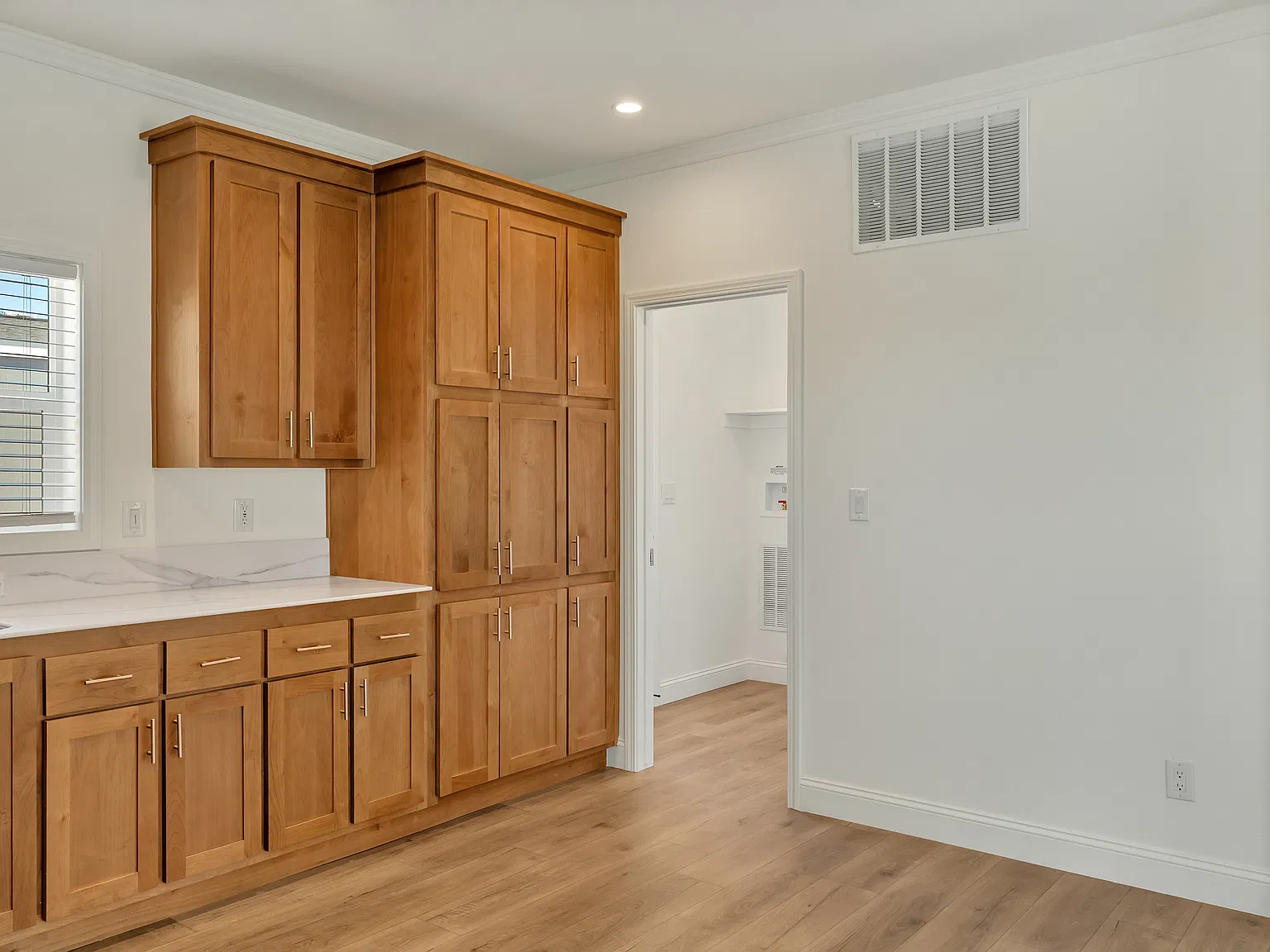 2 bed, 945 sqft, $1,600 — Photo 4