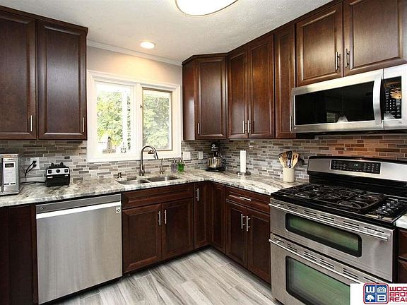 2nd image of 4927 Bellhaven Dr