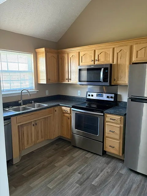 3 bed, 1335 sqft, $1,875 — Photo 2