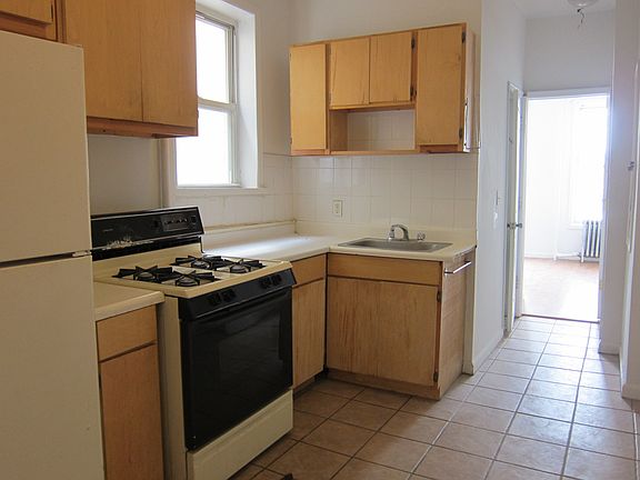 3rd image of 1414 28th Ave APT 1