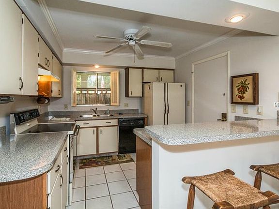 5th image of 10846 Waterford Ct