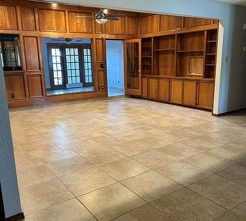 2nd image of 101 E Wisteria Ave