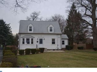 921 Green Ln, Secane, PA 19018