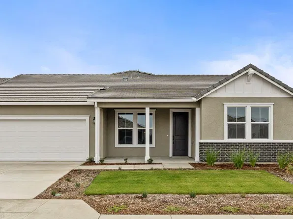 2975 Muirfield Avenue, Tulare, CA 93274