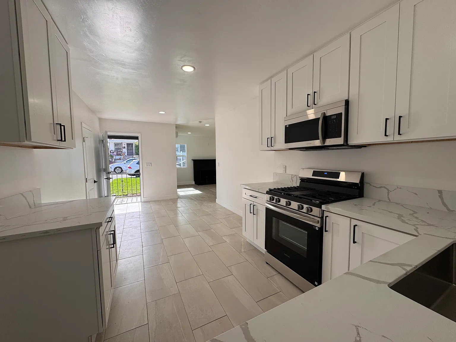 5 bed, 2115 sqft, $4,500 — Photo 2