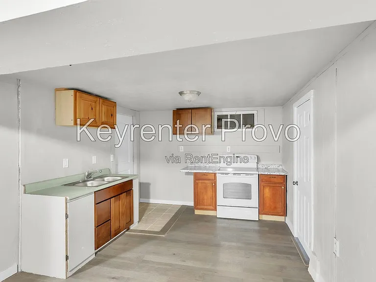 1304 E 520 South St — Photo 14