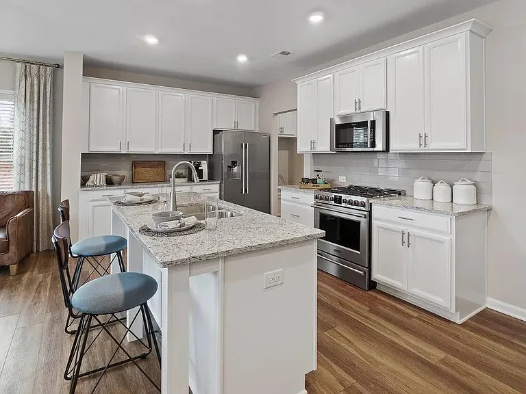 1221 Foxcroft Ln — Photo 13